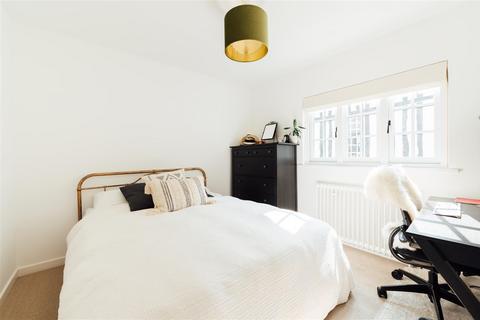 Apartment 1, Manor Court, 26b Bancroft, Hitchin, SG5 1JW