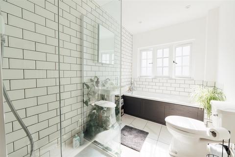 Apartment 1, Manor Court, 26b Bancroft, Hitchin, SG5 1JW