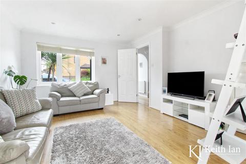 16 Sycamore Close, Cheshunt, Waltham Cross, EN7 6BF