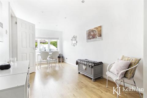 16 Sycamore Close, Cheshunt, Waltham Cross, EN7 6BF