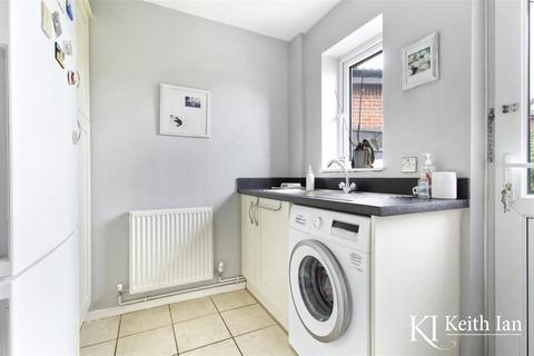 16 Sycamore Close, Cheshunt, Waltham Cross, EN7 6BF