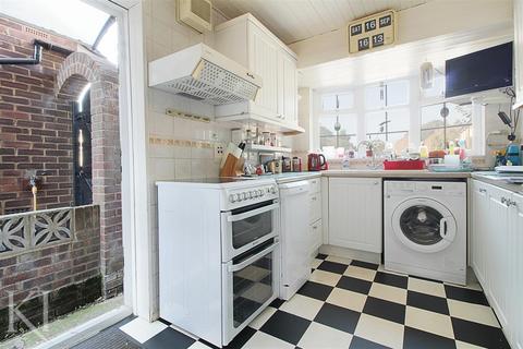3 bedroom semi-detached house for sale - Prospect Road, Cheshunt