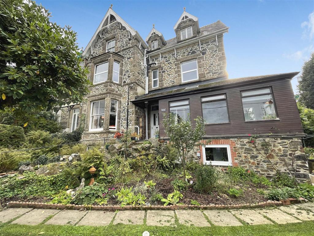 Station Road, Okehampton 2 bed apartment £185,000