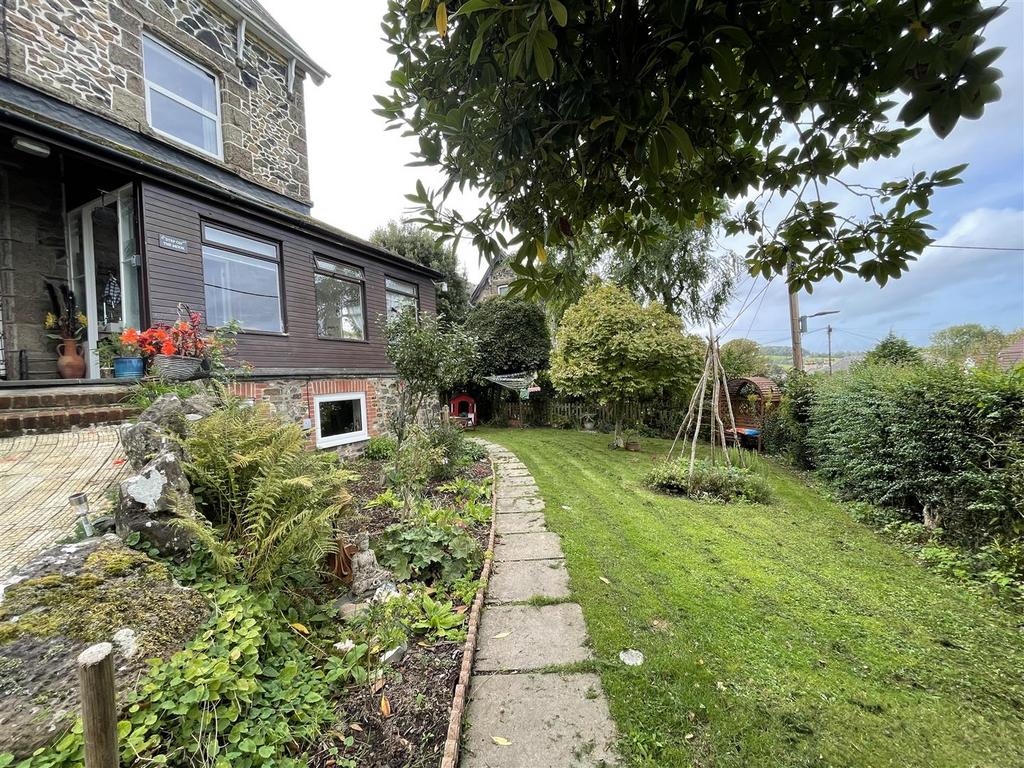 Station Road, Okehampton 2 bed apartment £185,000
