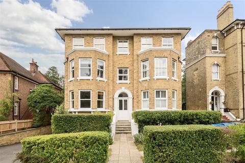 Flat 3, 9 Surbiton Hill Park, Surbiton, KT5 8EF