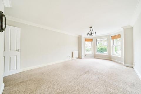 Flat 3, 9 Surbiton Hill Park, Surbiton, KT5 8EF