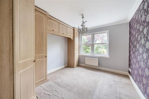 Flat 3, 9 Surbiton Hill Park, Surbiton, KT5 8EF
