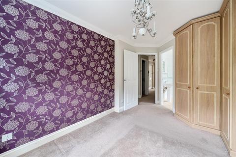 Flat 3, 9 Surbiton Hill Park, Surbiton, KT5 8EF