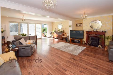 17 Robsons Close, Cheshunt, Waltham Cross, EN8 9QT