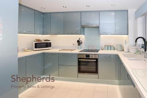 17 Robsons Close, Cheshunt, Waltham Cross, EN8 9QT