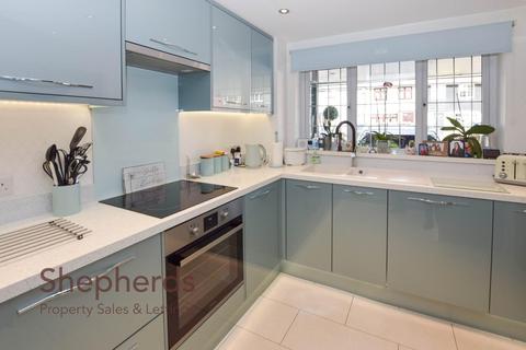 17 Robsons Close, Cheshunt, Waltham Cross, EN8 9QT