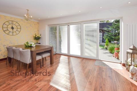 17 Robsons Close, Cheshunt, Waltham Cross, EN8 9QT
