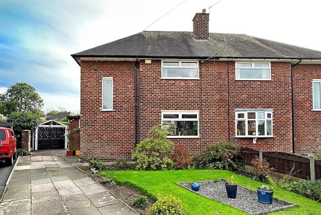 Southfields Drive, Timperley 3 bed semidetached house for sale £375,000