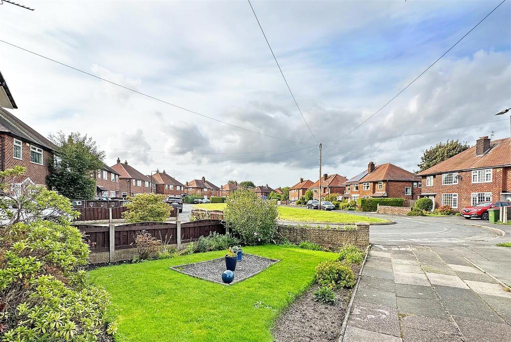 Southfields Drive, Timperley 3 bed semidetached house for sale £375,000