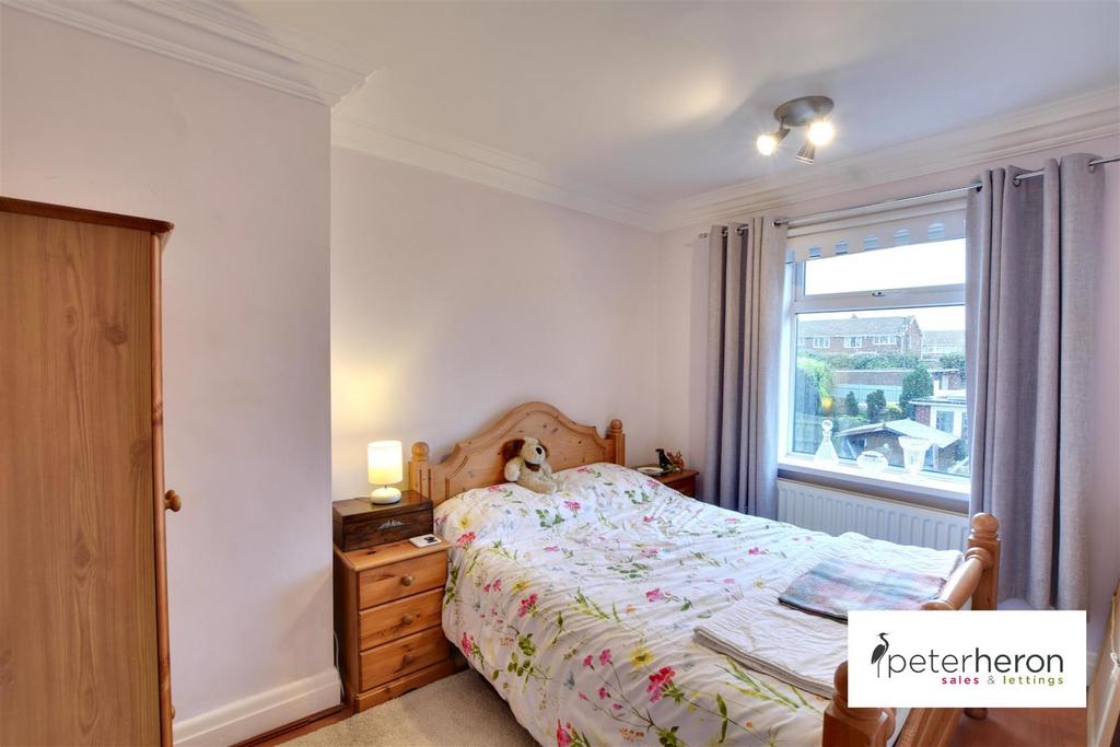 Bedroom 2 (rear)