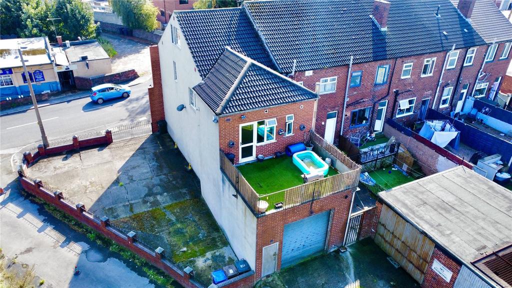 Midland Road, Royston, S71 3 bed end of terrace house for sale £150,000