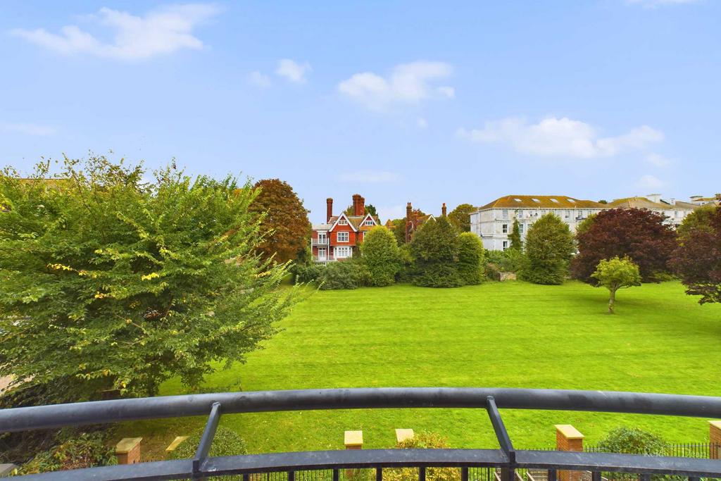 Jevington Gardens, Eastbourne 2 bed retirement property for sale £229,950