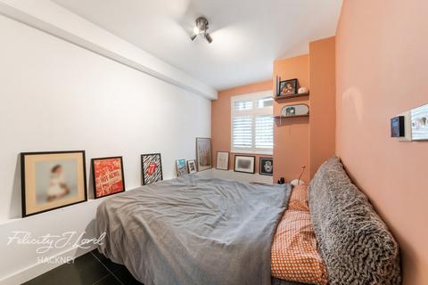 16 Linscott Road, London, E5 0RD