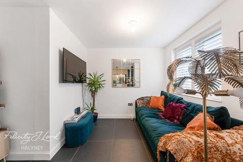 16 Linscott Road, London, E5 0RD