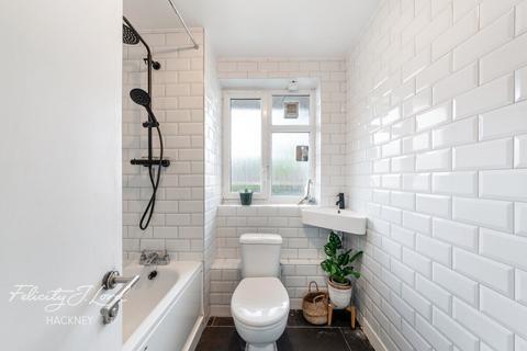 16 Linscott Road, London, E5 0RD