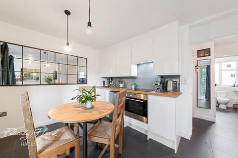16 Linscott Road, London, E5 0RD