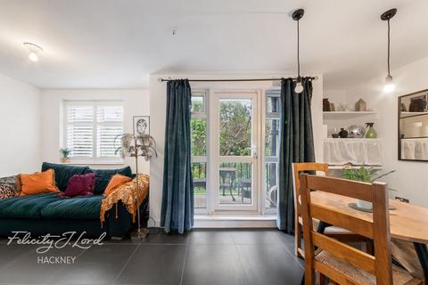 16 Linscott Road, London, E5 0RD