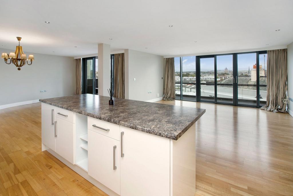 Emma Place Ope, Plymouth, PL1 3 bed penthouse for sale £195,000