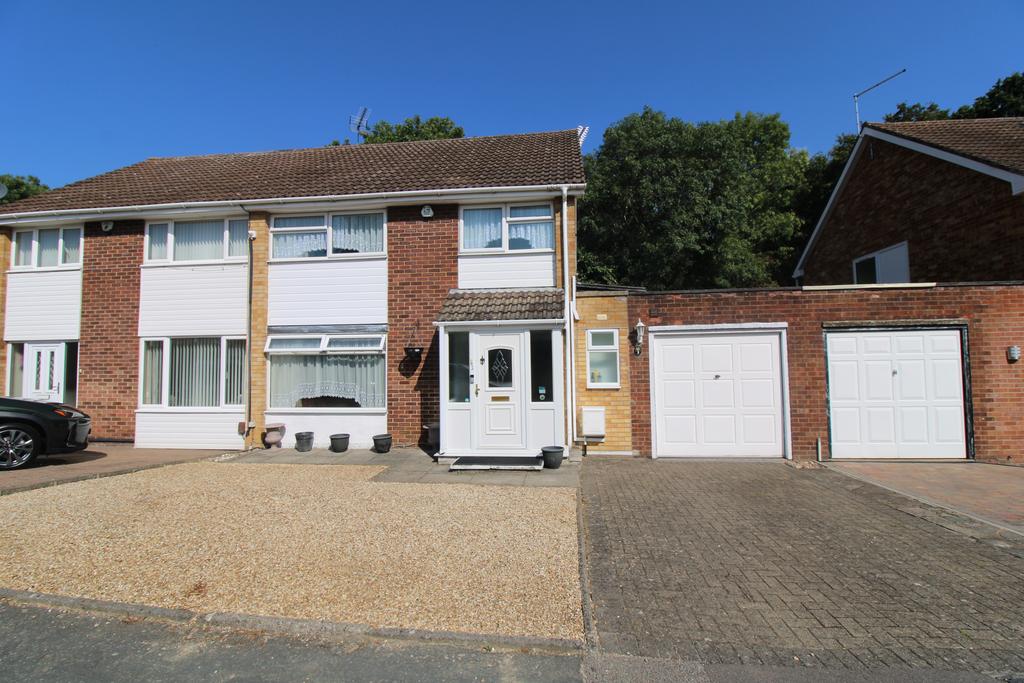 Oakwood Close, Stevenage SG2 3 bed semidetached house for sale £425,000