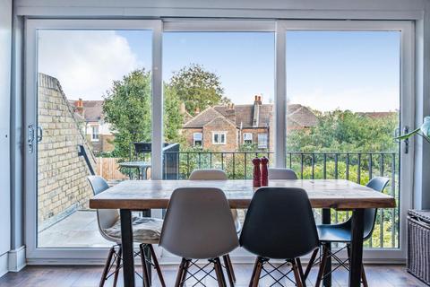15b Burghill Road, London, SE26 4HJ