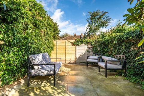 15b Burghill Road, London, SE26 4HJ