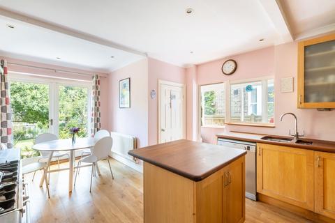 Allandale Camden Road, Lingfield, RH7 6AF