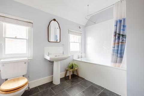 Allandale Camden Road, Lingfield, RH7 6AF