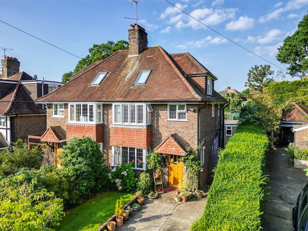 Sunte Close, Haywards Heath, RH16 4 bed semidetached house for sale
