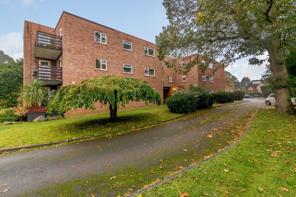 Abbotswood, 29 Oatlands Chase, Weybridge, KT13 2 bed apartment to rent