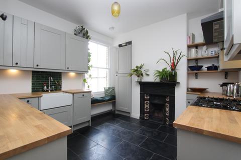 3 bedroom apartment to rent, Rosebery Road, Muswell Hill, N10