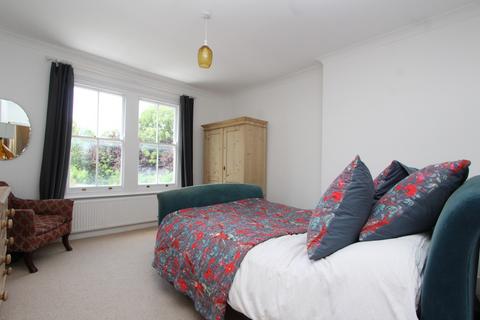 3 bedroom apartment to rent, Rosebery Road, Muswell Hill, N10