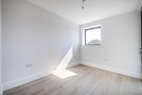 Flat 1, 1 South Drive, Coulsdon, CR5 2BJ