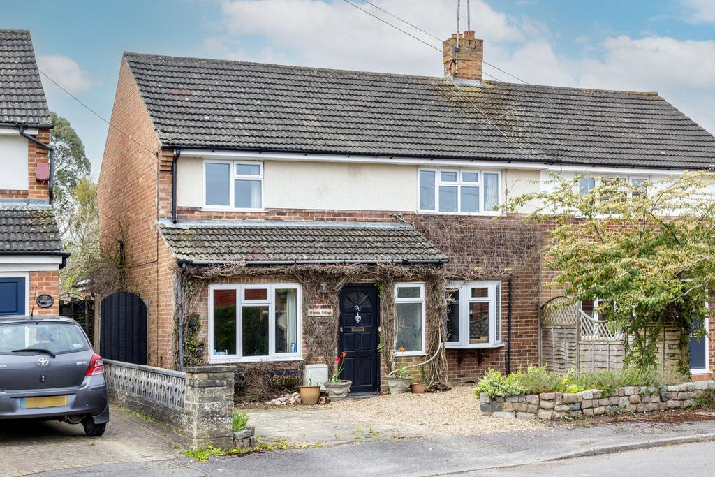 Morris Road, South Nutfield, RH1 3 bed semidetached house for sale £