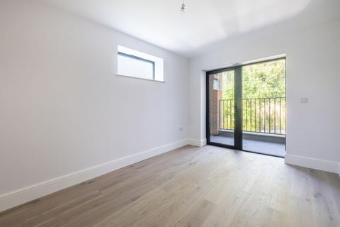 2 bedroom flat for sale - South Drive, Coulsdon
