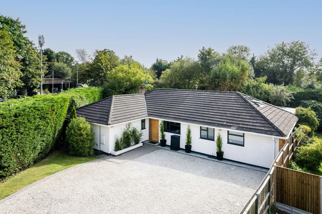 Paddock Way, Oxted, RH8 4 bed detached house for sale £725,000