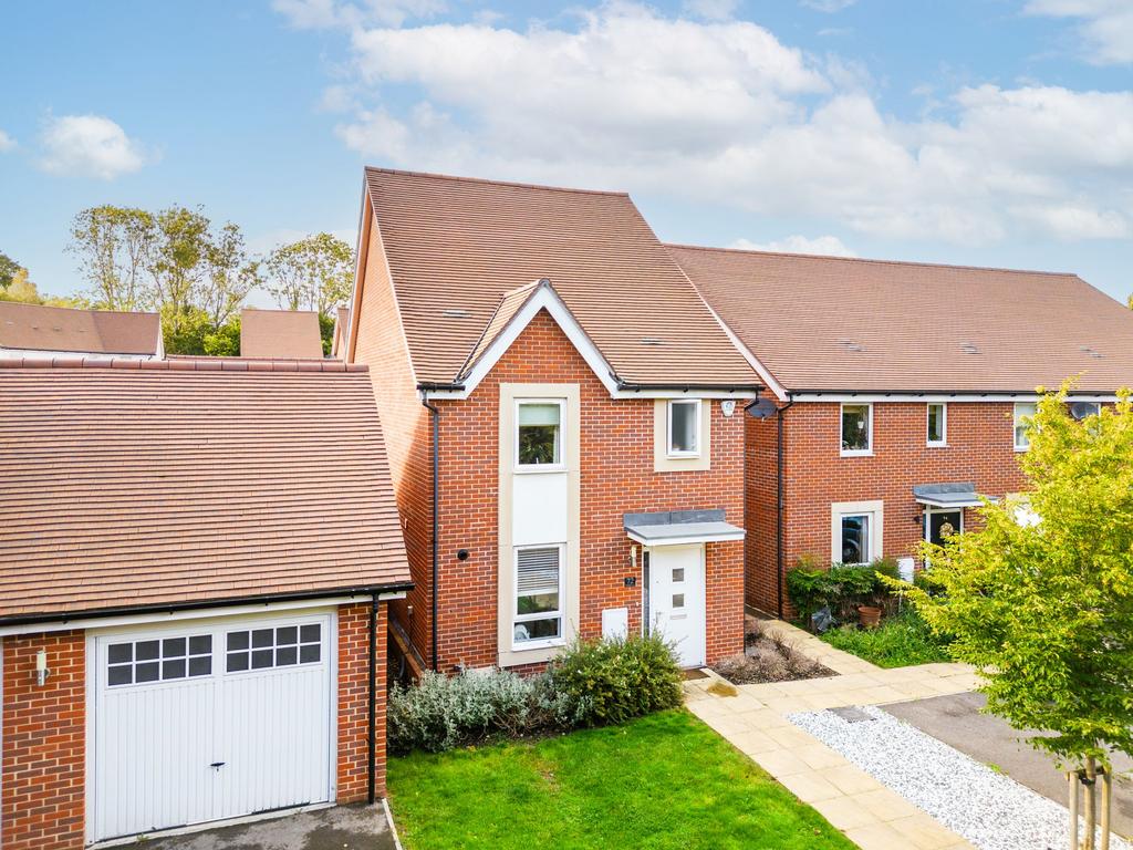 Langmore Lane, Lindfield, RH16 3 bed detached house for sale £475,000