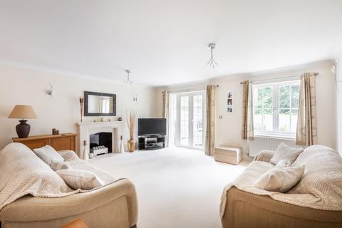 2 Birch Tree Gardens, East Grinstead, RH19 2BJ