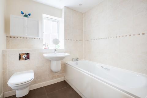 2 Birch Tree Gardens, East Grinstead, RH19 2BJ