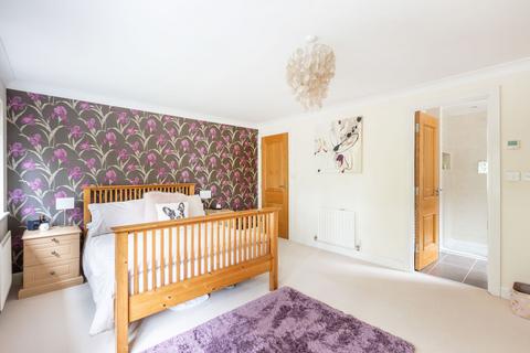 2 Birch Tree Gardens, East Grinstead, RH19 2BJ