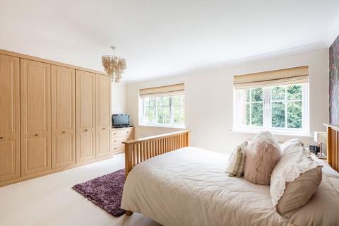2 Birch Tree Gardens, East Grinstead, RH19 2BJ
