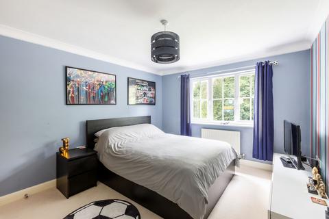 2 Birch Tree Gardens, East Grinstead, RH19 2BJ