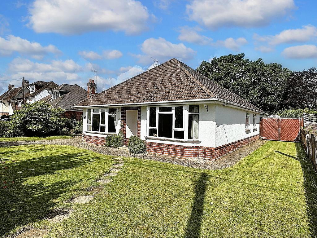 Dene Road, Ashurst, SO40 3 bed detached bungalow for sale £600,000