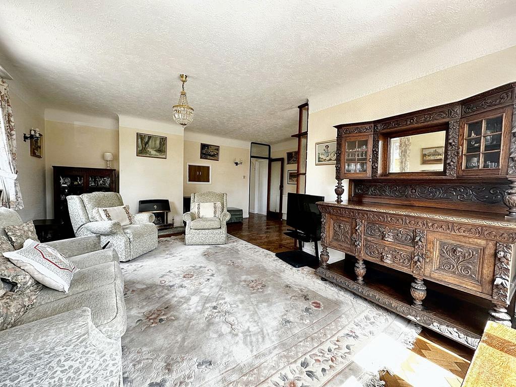 Dene Road, Ashurst, SO40 3 bed detached bungalow for sale £600,000