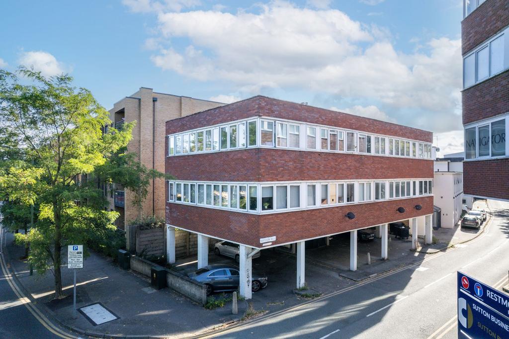 Restmor Way, Bridge House Restmor... 1 bed flat £1,300 pcm (£300 pw)