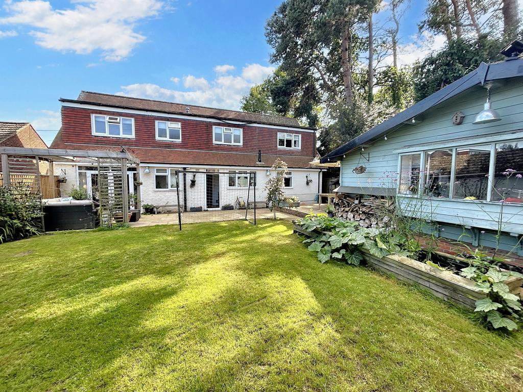Wellington Close, Dibden Purlieu, SO45 5 bed detached house for sale